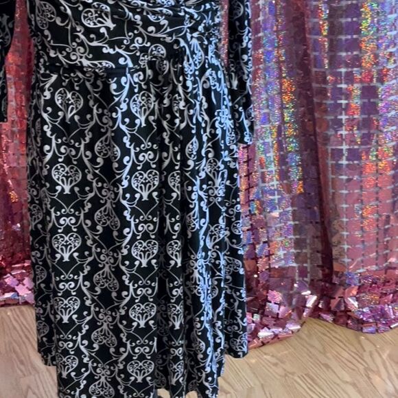 CHADWICKS size 12 dress with criss cross front, faux wrap skirt in black/white - Picture 4 of 13